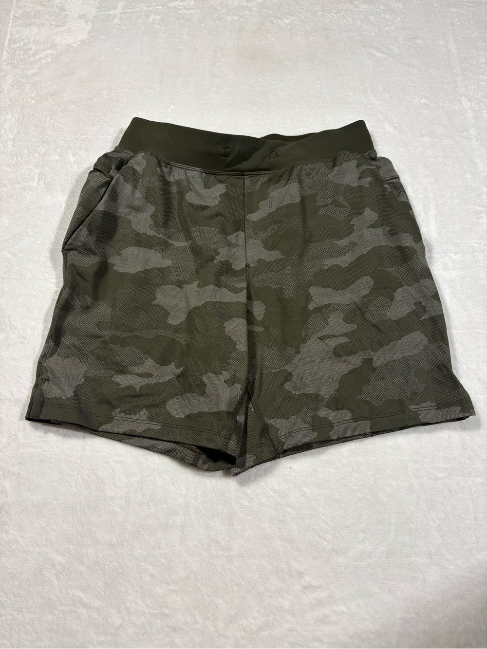 Lululemon T.H.E. Short Linerless 7" Mens M Variegated Mesh Camo Max Dark Olive